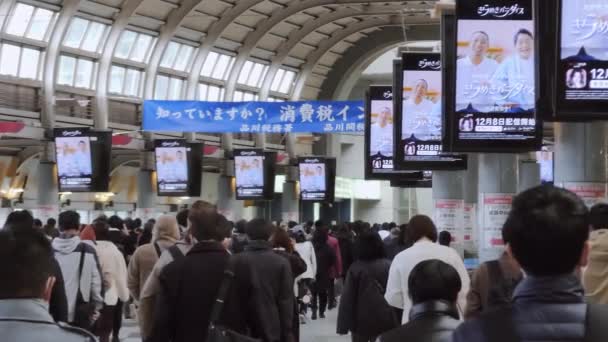 Tokio Japan Dec 2022 Grote Menigte Aziaten Lopen Shinagawa Metrostation — Stockvideo