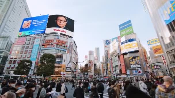 2022년 12월 시부야 스크램블 교차로에서 일본인 통근자 여행자 산책로의 아시아 — 비디오