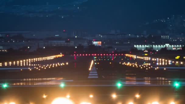 Nagy Kereskedelmi Repülőgépek Leszállásának Felszállásának Ideje Lejárt Repülőtéri Kifutópályán Utazás — Stock videók