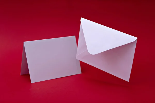 Enveloppe Rouge Avec Papier Blanc Vierge Fond Saint Valentin Une — Photo