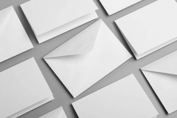 Cartões Brancos Branco Com Modelo Mockup Envelope — Fotografia de Stock