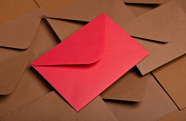 Kraftpapier Rood Papier Enveloppen Close Mockup — Stockfoto