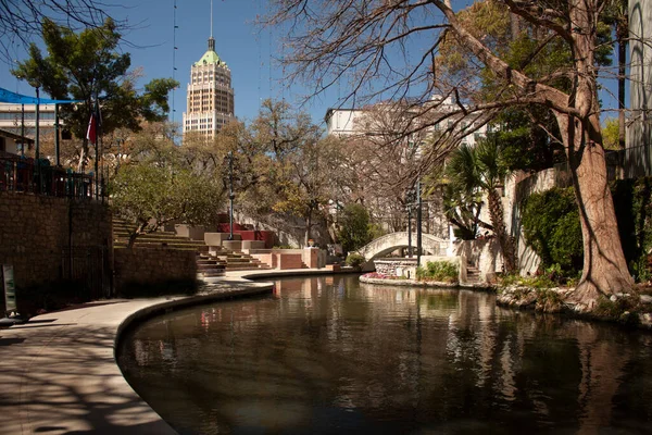 Krajobraz Miejski Scena Reverwalk Brzegu Rzeki San Antonio Teksas Przedstawiony — Zdjęcie stockowe