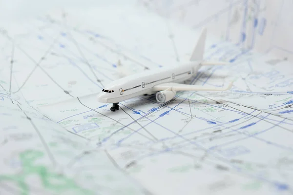 Μικροσκοπικό Μοντέλο Αεροπλάνου Χάρτη Διατομής Πτήσης Εστίαση Στο Προσκήνιο Θόλωμα — Φωτογραφία Αρχείου