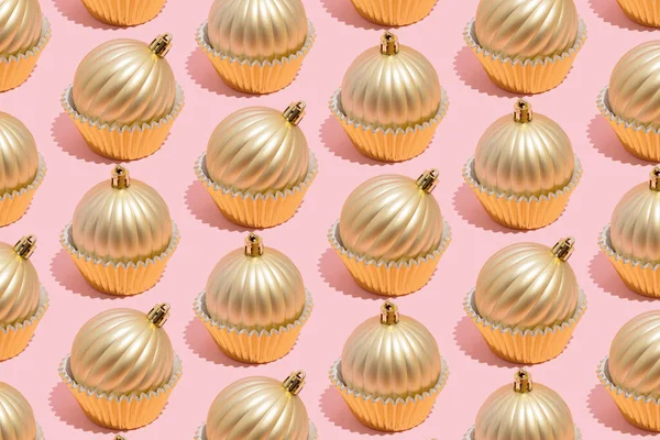 Padrão Férias Inverno Retro Cozimento Dourado Xícara Cupcake Com Ornamentos — Fotografia de Stock