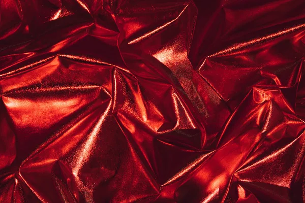 抽象的な赤いしわのある箔の背景 最小限のクリスマス 愛またはパーティーの概念 — ストック写真