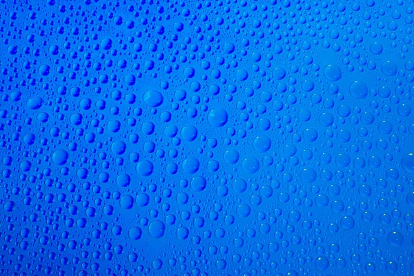 Esthetische Waterdruppels Een Blauwe Paarse Regenboog Achtergrond Holografische Zachte Pastelkleuren — Stockfoto