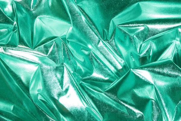 抽象的な緑のしわのある箔の背景 最小限のパーティーコンセプト — ストック写真