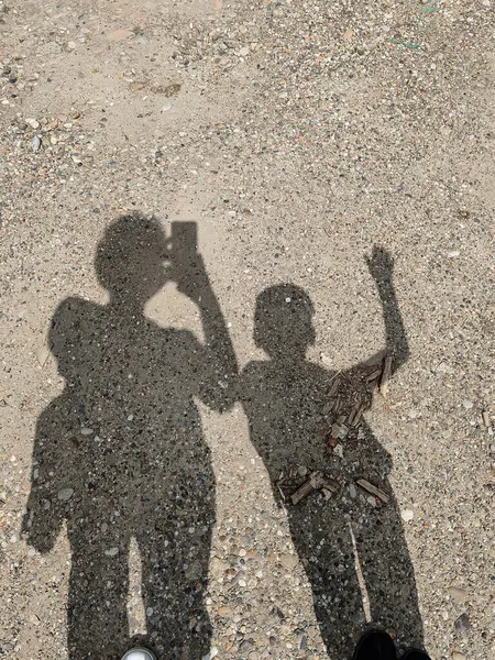 Anne ve Oğul Gölgesi