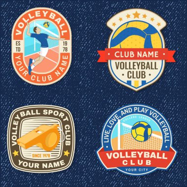 Voleybol kulübü amblemi, yama, çıkartma seti. Vektör çizimi. Kolej ligi spor kulübü amblemi, işareti, logosu için. Klasik etiket, çıkartma, voleybol toplu yama, oyuncu siluetleri