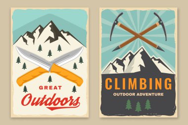 Eski kamp posterleri seti. Vektör çizimi. Orman çam ağacı, kamp bıçakları, dağ, orman ve tırmanan buz baltası ile klasik tipografi tasarımı