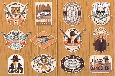 Amerikan gangsterler kulübü yaması, çıkartma tasarımı. Vektör çizimi. Klasik monokrom etiketi, çıkartma, gangster, hafif makineli tüfek ve kaplan gangster kafatası siluetleri.
