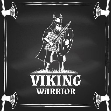 Viking savaşçı logosu, rozet, karatahtanın üzerinde çıkartma. Vektör çizimi. Amblem, etiket ve yama için. Tek renkli Viking stili savaş kılıcı ve yuvarlak kalkanlı miğferler..