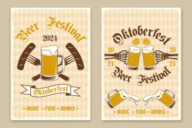 Oktoberfest retro posterleri. Vektör. Bira bardağı, Alman geleneksel şapkası, kızarmış sosis, ızgara, çatalda şiş.