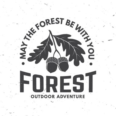 Orman seninle olsun, rozet tasarımı. Tişört, logo, baskı, pul ya da meşe yaprağı ve meşe palamudu. Orman macerası. Vektör illüstrasyonu