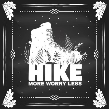 Tahtada daha az yama tasarımı için daha fazla endişe et. Tişört, logo, baskı, pul ve çim silueti içeren tişört ya da tişört konsepti. Açık hava macerası. Vektör.