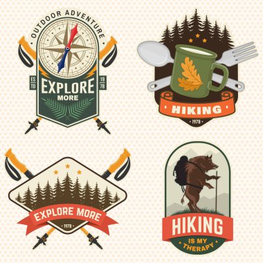 Poster için ekstrem macera eserleri, üzerinde kamp alıntısı olan çıkartmalar. Vektör. Gömlek, logo, baskı, pul ya da tişört konsepti. Yaz kampı.