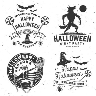 Cadılar Bayramı seti geliyor. Vektör çizimi. Bayram için Cadılar Bayramı tasarımı, gömlek, logo, rozet, dekorasyon, kartlar, kurt adam pankartı, kafatası tutucu mikrofon, sihirbaz şapkası, örümcekler, yarasalar ve şekerlemeler için silüet