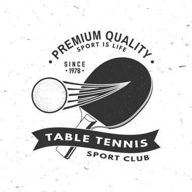 Masa tenisi rozeti, masa tenisi raketiyle amblem. Vektör. Masa tenisi logosu şablonları ve rozetler için. Sağlık ve dostluğu destekleyecek bir yer.