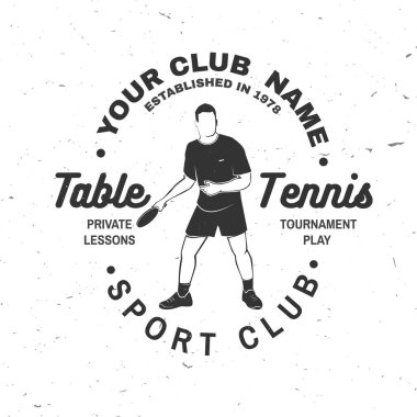 Masa tenisi kulübü rozeti, masa başı siluetiyle amblem. Vektör. Masa tenisi logosu şablonları ve rozetler için. Sağlık ve dostluğu destekleyecek bir yer.