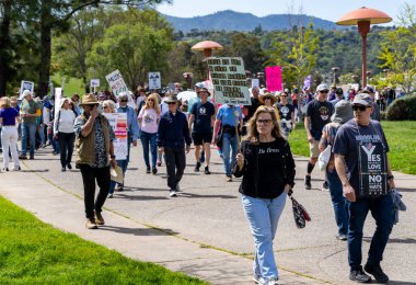 San Rafael California 'daki Marin Center' da Bölünmez Protesto 