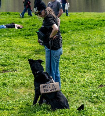 San Rafael California 'daki Marin Center' da Bölünmez Protesto 