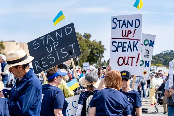 San Rafael California 'daki Marin Center' da Bölünmez Protesto 