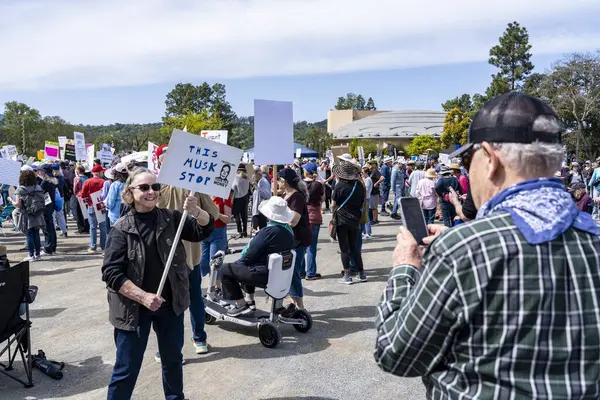 San Rafael California 'daki Marin Center' da Bölünmez Protesto 