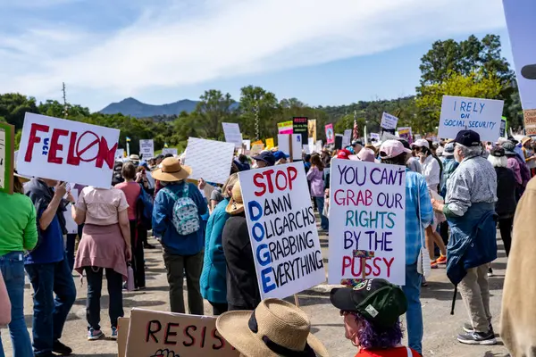 San Rafael California 'daki Marin Center' da Bölünmez Protesto 