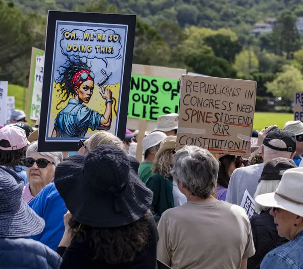 San Rafael California 'daki Marin Center' da Bölünmez Protesto 