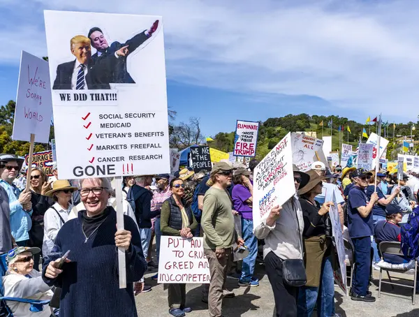 San Rafael California 'daki Marin Center' da Bölünmez Protesto 