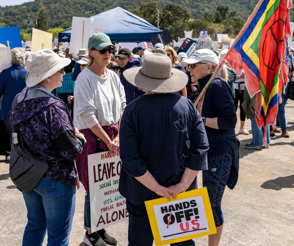 San Rafael California 'daki Marin Center' da Bölünmez Protesto 