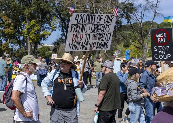 San Rafael California 'daki Marin Center' da Bölünmez Protesto 