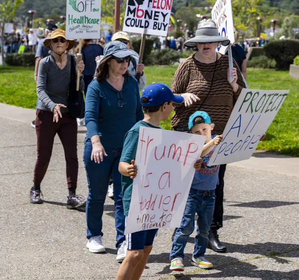 San Rafael California 'daki Marin Center' da Bölünmez Protesto 