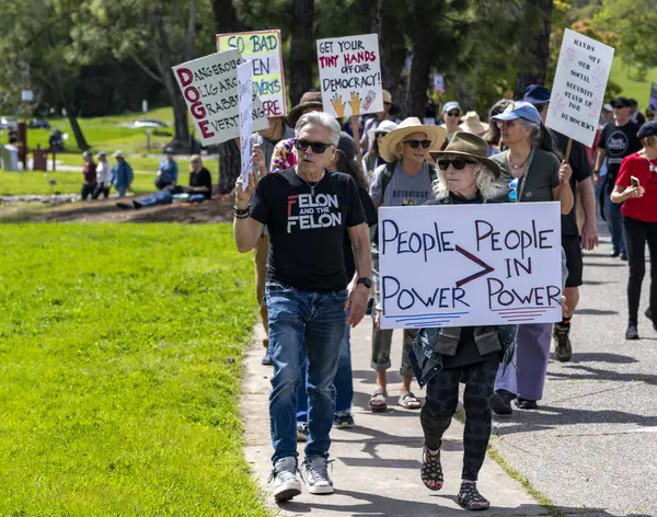 San Rafael California 'daki Marin Center' da Bölünmez Protesto 