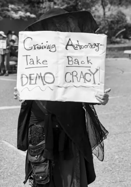 San Rafael California 'daki Marin Center' da Bölünmez Protesto 