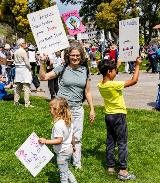 San Rafael California 'daki Marin Center' da Bölünmez Protesto 