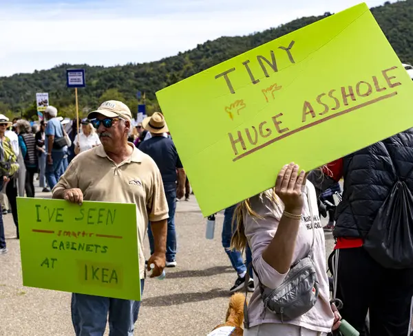 San Rafael California 'daki Marin Center' da Bölünmez Protesto 