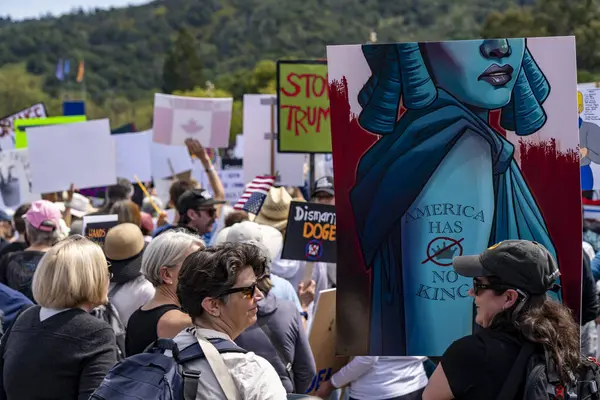 San Rafael California 'daki Marin Center' da Bölünmez Protesto 