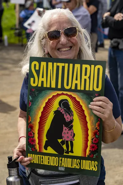 San Rafael California 'daki Marin Center' da Bölünmez Protesto 