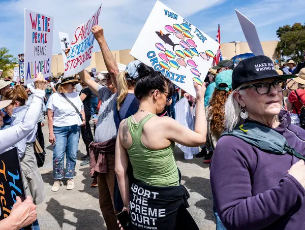 San Rafael California 'daki Marin Center' da Bölünmez Protesto 