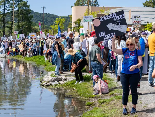 San Rafael California 'daki Marin Center' da Bölünmez Protesto 