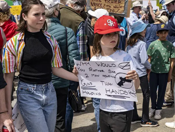 San Rafael California 'daki Marin Center' da Bölünmez Protesto 