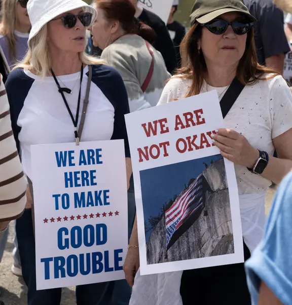 San Rafael California 'daki Marin Center' da Bölünmez Protesto 