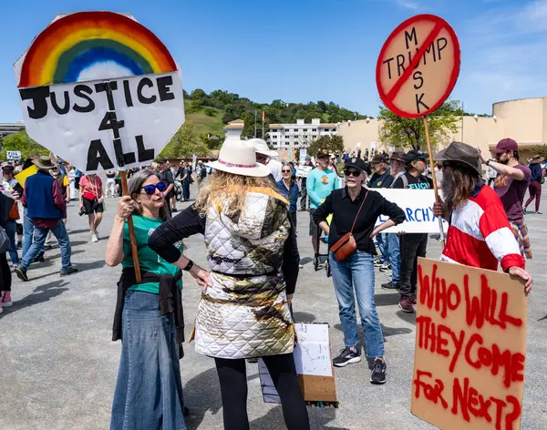 San Rafael California 'daki Marin Center' da Bölünmez Protesto 