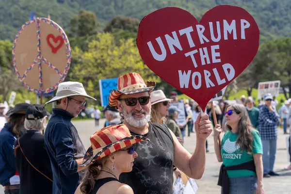 San Rafael California 'daki Marin Center' da Bölünmez Protesto 