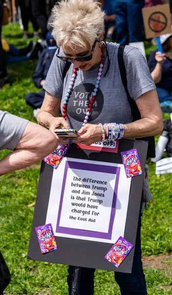 San Rafael California 'daki Marin Center' da Bölünmez Protesto 