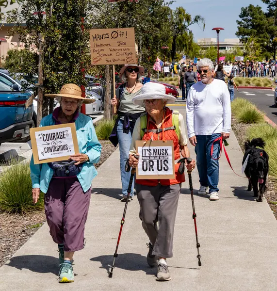 San Rafael California 'daki Marin Center' da Bölünmez Protesto 