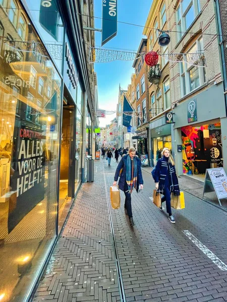 Lahey Hollanda Aralık 2021 Kentin Tarihi Bir Alışveriş Caddesinde Birçok — Stok fotoğraf