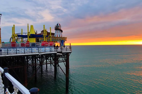 Brighton Velká Británie Březen 2022 Lidé Chodí Historickém Molu Anglického — Stock fotografie
